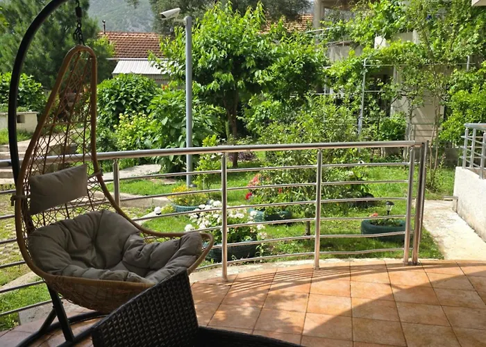 Roman Garden Apartment